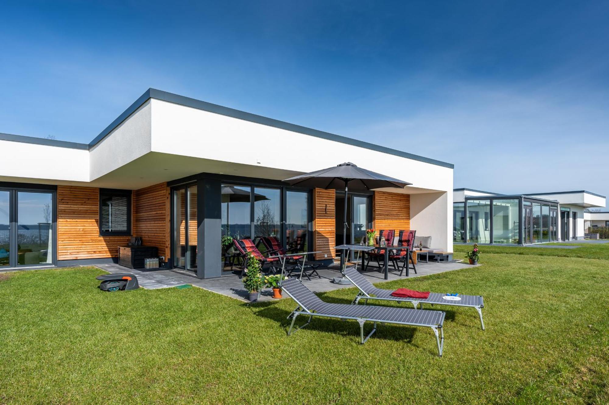Hangar 19 Luxusbungalow Am See H8 Schwerin  Kültér fotó