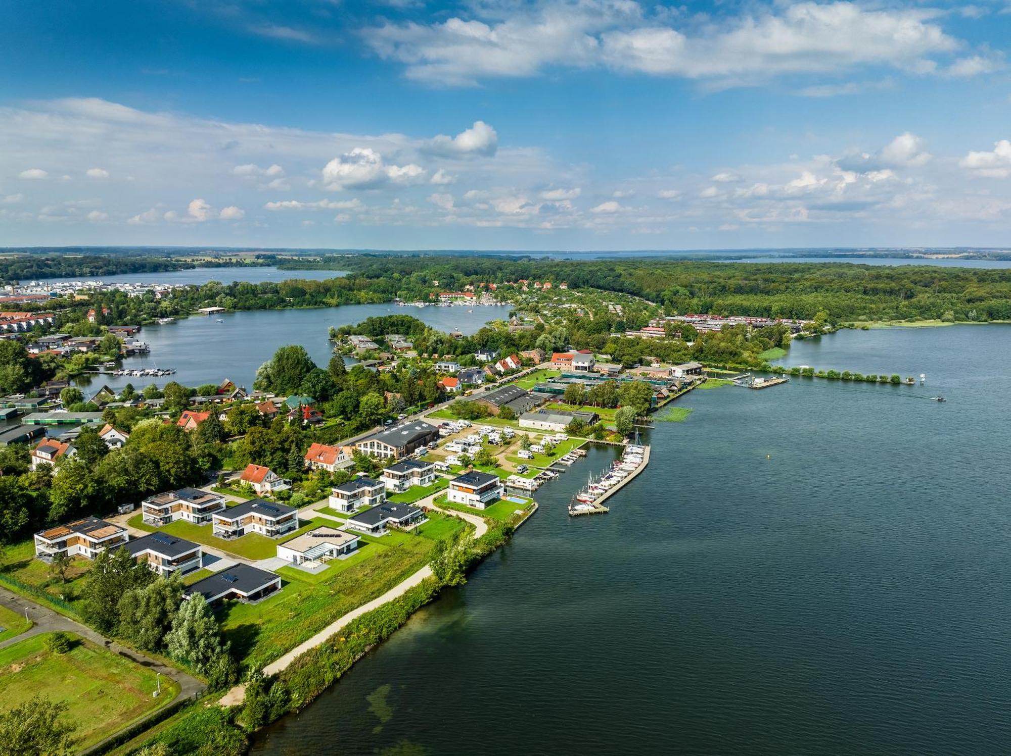 Hangar 19 Luxusbungalow Am See H8 Schwerin  Kültér fotó